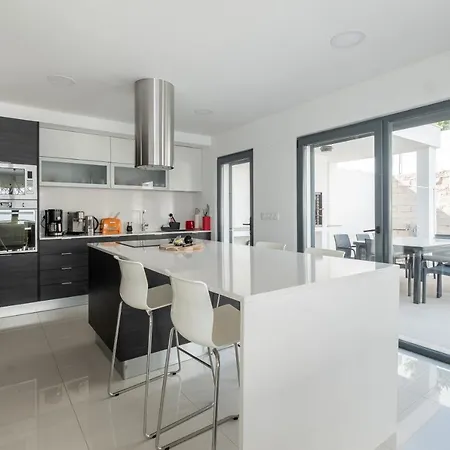 Stunning Villa Areia Branca With Sea View